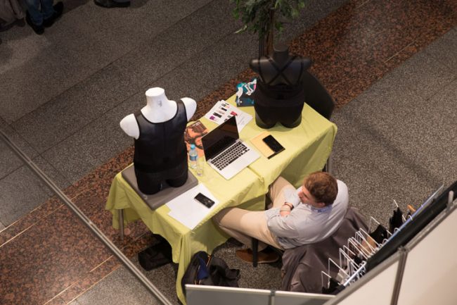 exposant sur le 18e congrès national de cnge collège académique